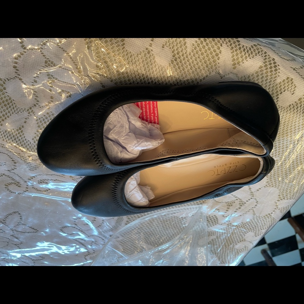 Black ballet style flats